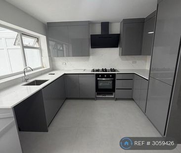 4 bedroom terraced house to rent - Photo 3