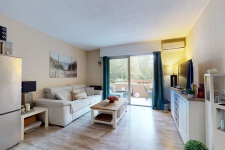 Appartement meublé 2 pièces, joliment décoré, terrasse sud sans vis-à-vis. - Photo 4