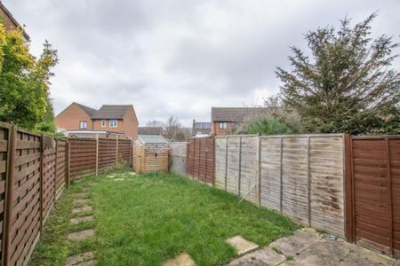 2 bedroom end of terrace house to rent - Photo 2