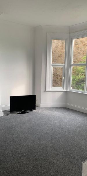 3 bedroom flat to rent - Photo 1
