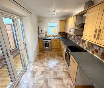 2 bedroom terraced house to rent - Photo 4