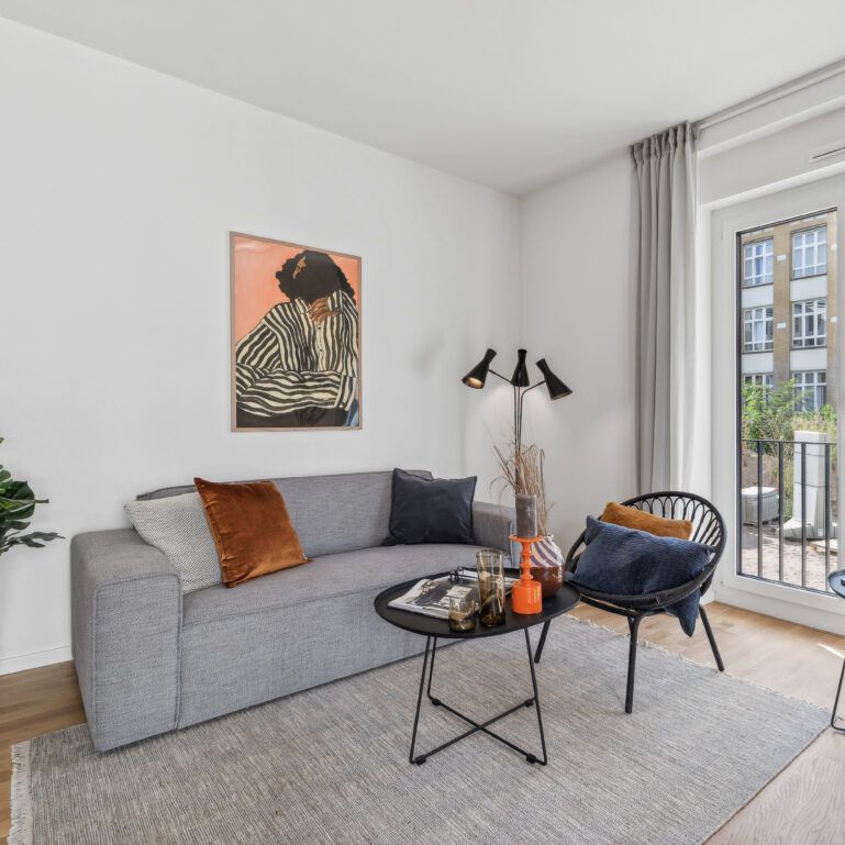 Erstbezug mit Stil: Helle 2-Zimmer-Wohnung mit Einbauküche und Balkon - Foto 1