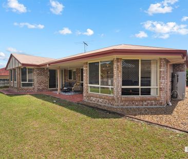 Spacious 4 - Bedroom Family Home in Quiet Heritage Park Location - Photo 4