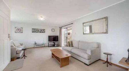 Sunny! Spacious! - Photo 3