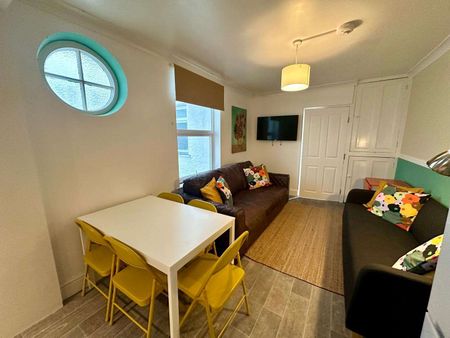 Killigrew Street Room 5 - Photo 4