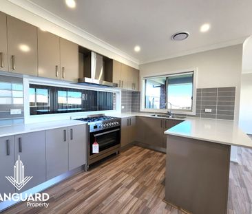 Family Home Double Storey 4 Beds, Study/Office Area & Large Backyard - Photo 5