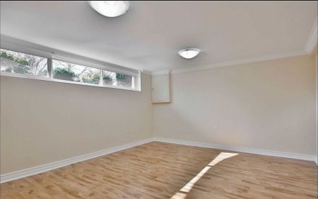 For Lease - 243 Harrygan Crescent, Richmond Hill, Ontario - Photo 2