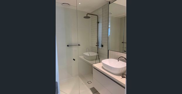 2 Bedroom 2 Bathroom Apartment in South Melbourne - Photo 1