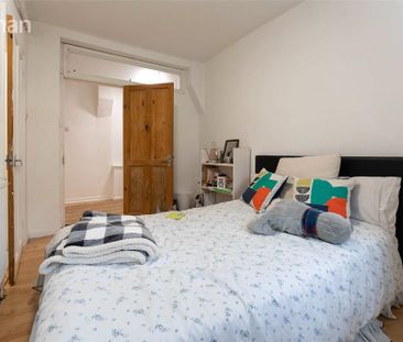 3 bedroom flat to rent - Photo 2