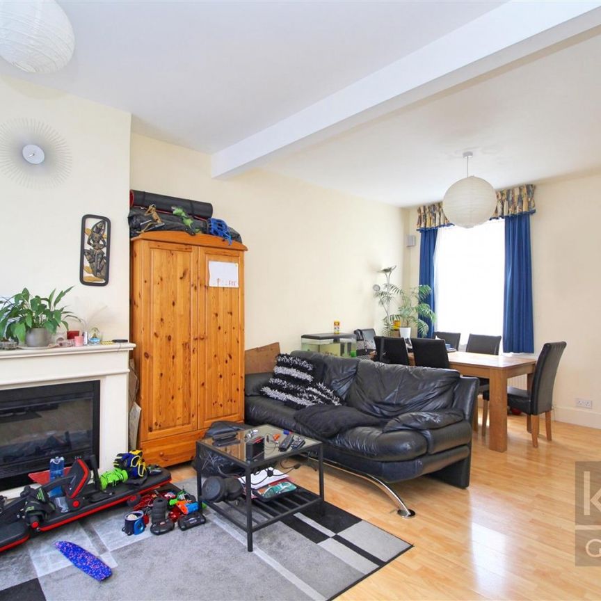 2 Bedroom House - Terraced To Let - Photo 1