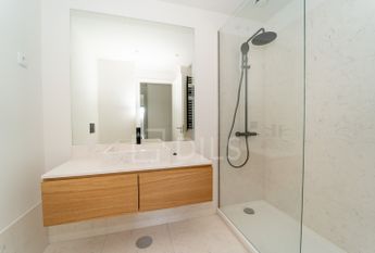 Apartamento T2 no Porto com varanda, garagem e arrumos