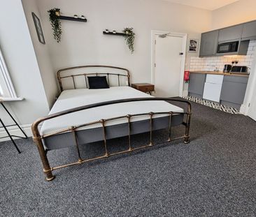 Morris Road, SO15 - Photo 2