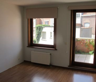 Centraal gelegen appartement met 2 slpk, terras en parking. - Foto 6