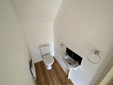 2 bedroom semi-detached house to rent - Photo 5