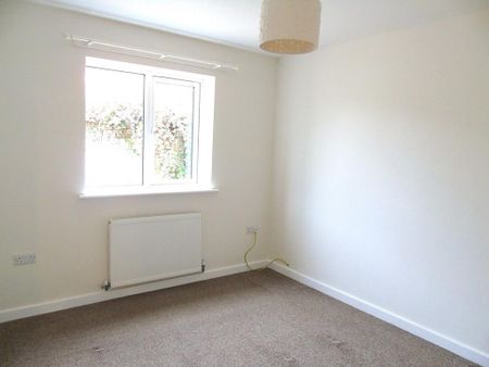2 bedroom detached bungalow to rent - Photo 2