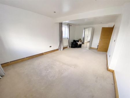 5 bedroom end of terrace house to rent - Photo 4