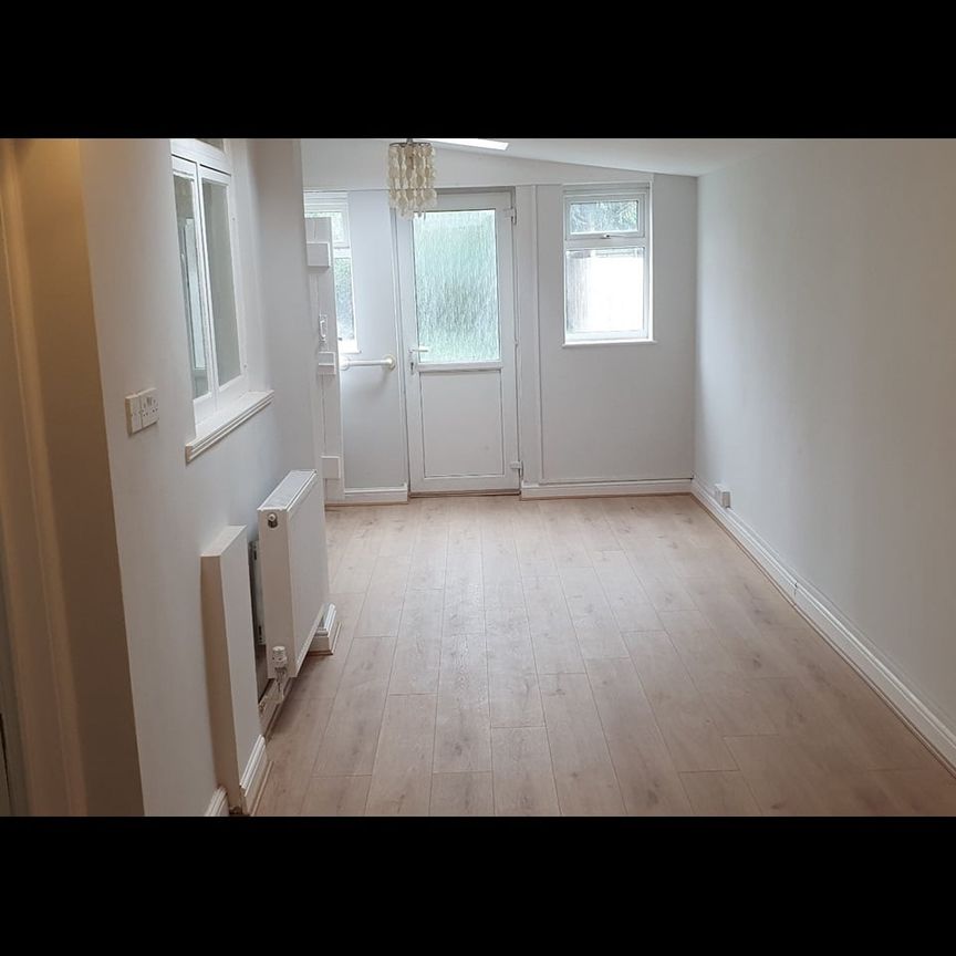 3 Bed Semi-Detached House, Umberslade Road, B29 - Photo 1