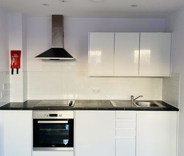 QUEENSWAY, BLETCHLEY - 1 BEDROOM - Photo 3