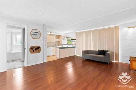 Ideally Located - 2 Bedroom Furnished Apartment - Photo 5