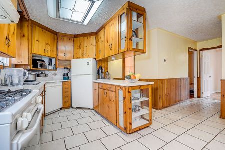 For Lease - 381 Water Drive, Georgina, Ontario - Photo 3