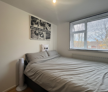 1 bed flat to rent in Tudor House, South Lynn Crescent, Bracknell, ... - Photo 2