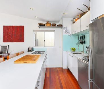 2-3 Bedroom + Study Charismatic Cottage, Bayside Setting - Photo 5