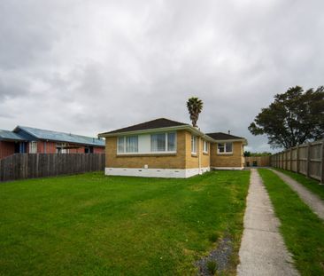 Recently Refurbished Three Bedroom - Photo 1