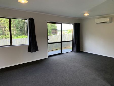Renovated 3 bedroom home - Photo 3