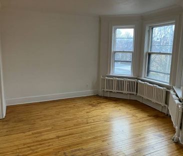 1 Bedroom Sandy Hill Apartment for Rent (255 Daly Ave) - Photo 2