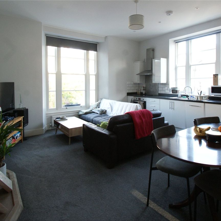 Oakfield Road Flat 3, Clifton, BS8 2BG - Photo 1