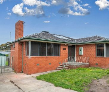 Spacious 3-Bedroom Home with Large Backyard & Excellent Transport A... - Photo 5
