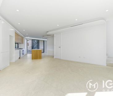 Brand New Luxury Duplex – Modern Living at Its Finest - Photo 1