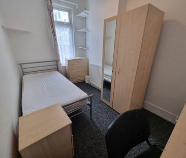 4 Bed Student Accommodation - Photo 2