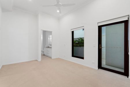 MODERN BEACHSIDE LIVING WITH FULLY DUCTED AIR- CONDITIONING - Photo 2