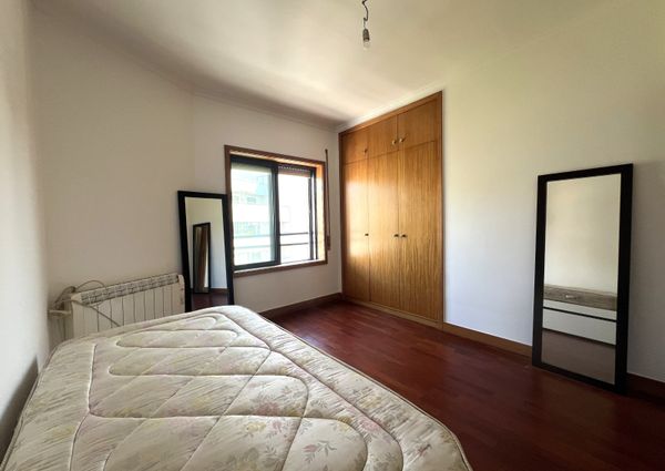 Fantástico Apartamento T2 Mobilado com Garagem e Arrumos