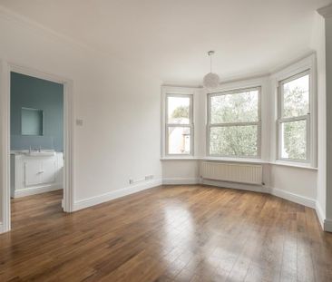4 bedroom semi-detached house to rent - Photo 4