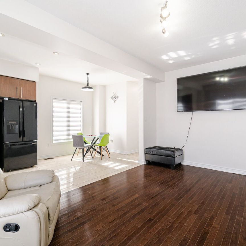 For Lease - 136 Westbank Trail, Hamilton, Ontario - Photo 1