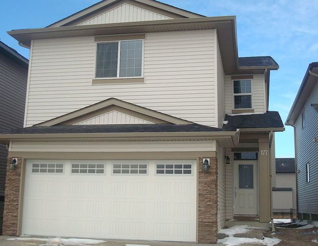 Executive 03Bed Rooms, Master Bedroom, 02Baths, Double Garage Attached NOW! | 177 Taralake Manor, Calgary - Photo 1