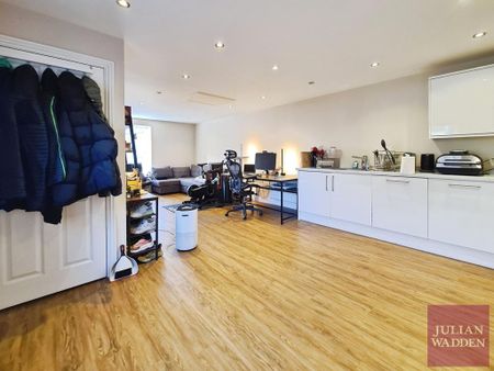 1 bedroom flat to rent - Photo 2