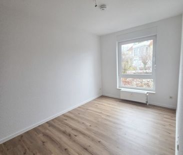 3-Raum mit Balkon, Tiefgarage und Stellplatz! - Photo 3