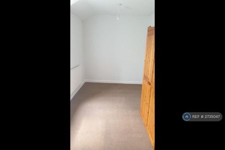 2 bedroom semi-detached house to rent - Photo 5