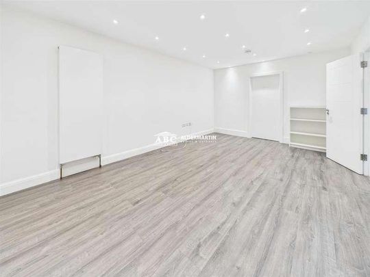 Edgwarebury Lane, Edgware, HA8 - Photo 1