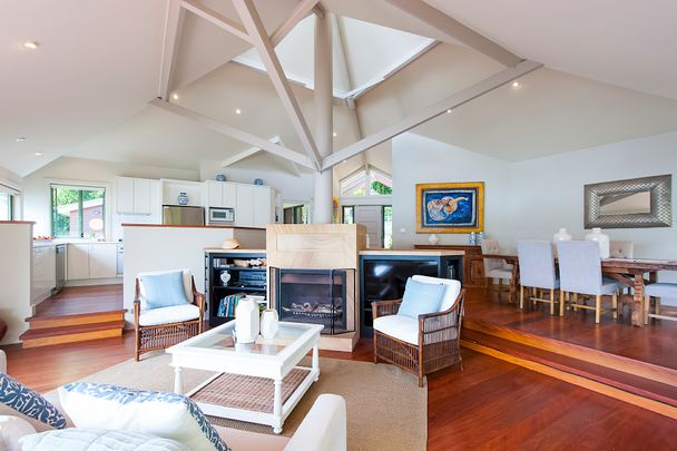 4 Bedroom Deep Waterfront Home - Photo 1