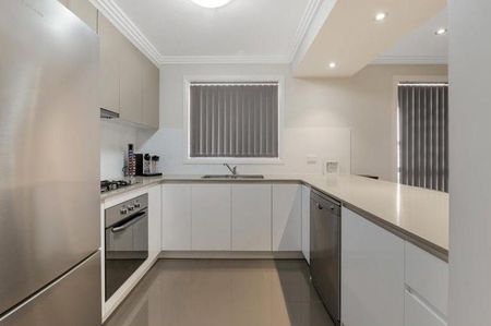 Stylish 3 Bedroom Townhouse in Glenmore Park - Photo 5