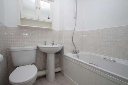 Caterham Close, Clacton-on-sea, CO16 - Photo 5