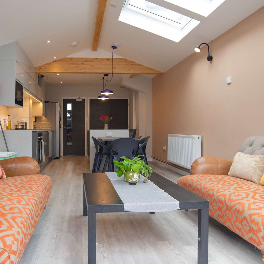 Newly renovated house for 6 in the heart of Cathays! - Photo 1