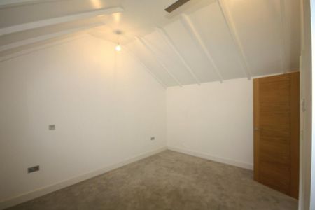 1 bedroom character property to rent - Photo 2