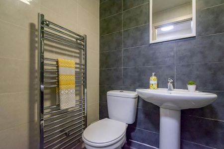 5 bedroom flat to rent - Photo 5