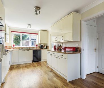 4 bedroom detached house to rent - Photo 6