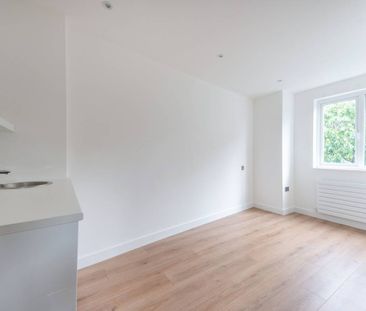 Room in a Shared House, Church Road, CR4 - Photo 6